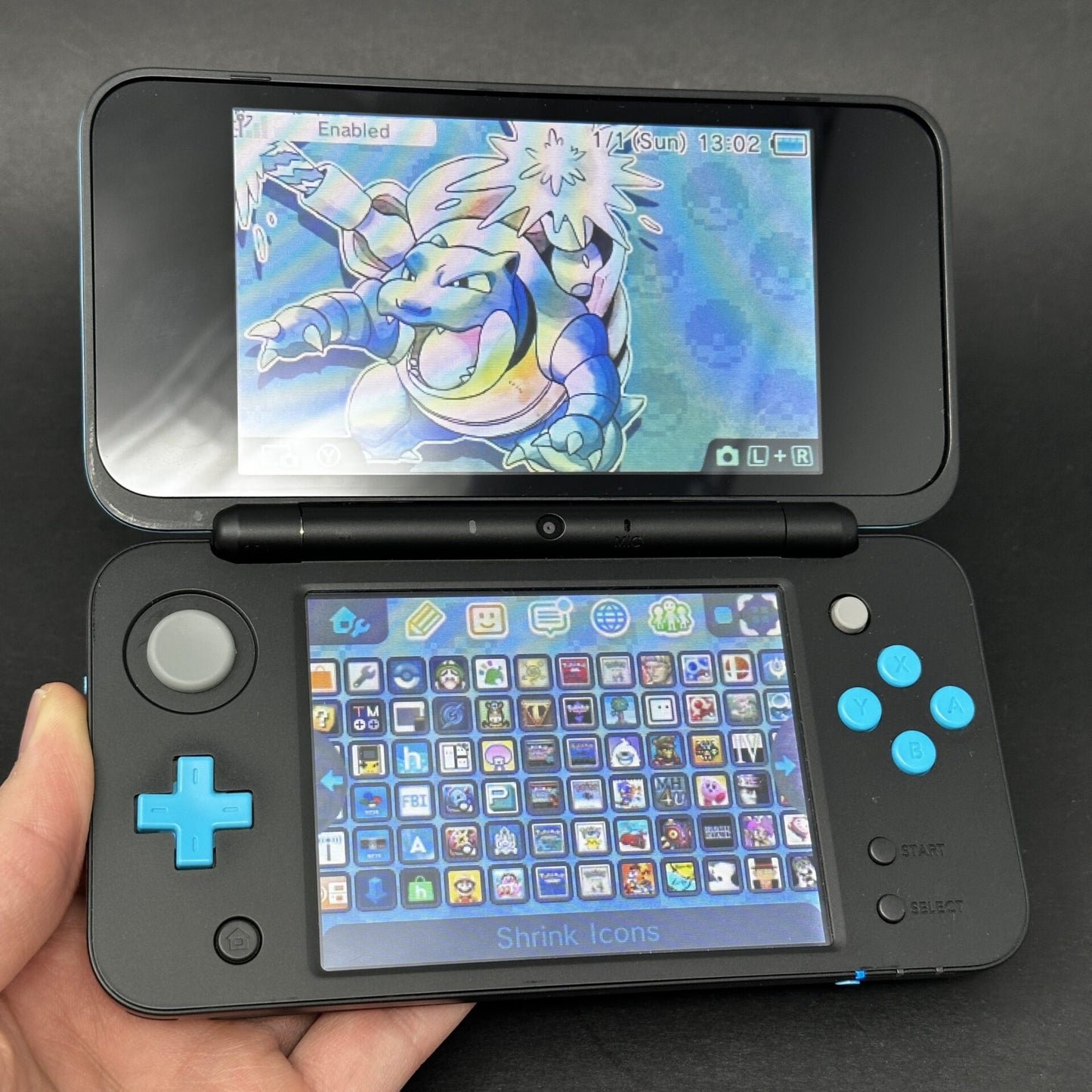 New Nintendo 2DS Xl (64GB) - 600+ Games | Black and Blue