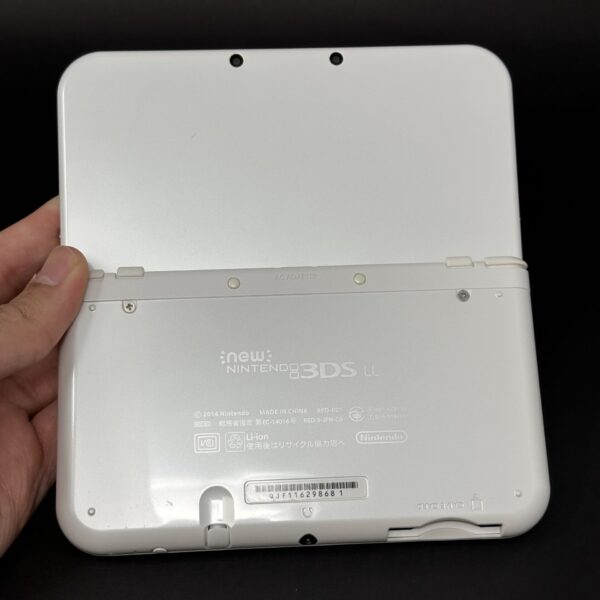 New Nintendo 3DS XL (64GB) – 600+ Games | Pearl White Bottom IPS - Image 2