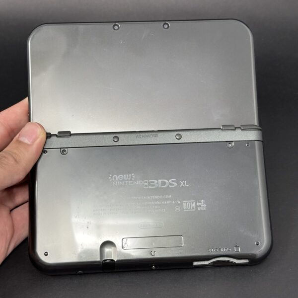 New Nintendo 3DS XL (64GB) – 600+ Games | Metallic Black (Top IPS) - Image 2