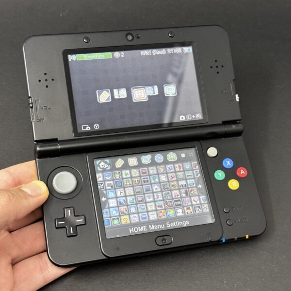 img_0611.jpeg New Nintendo 3DS (64GB) – 600+ Games | Choose Your Cover Plates | Black