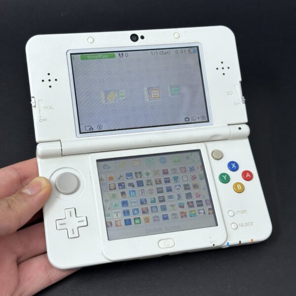 img_0612.jpeg New Nintendo 3DS (64GB) – 600+ Games | Choose Your Cover Plates | White