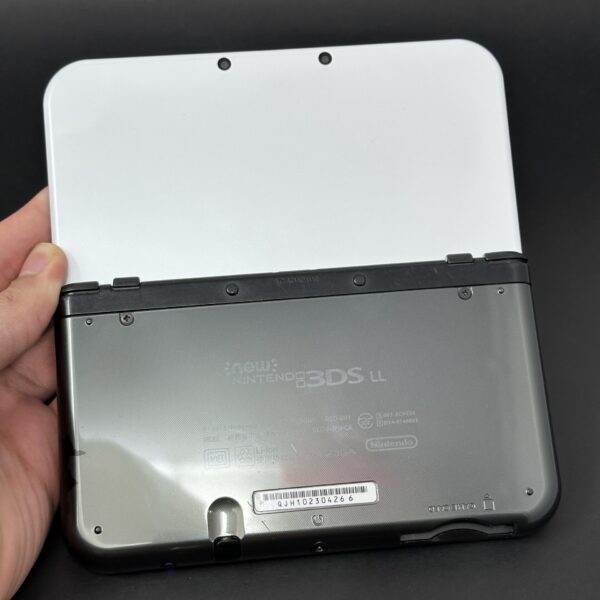 New Nintendo 3DS XL (64GB) – 600+ Games | Black and White (DUAL IPS)